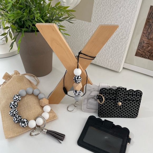 Bracelet Keychain Silicone Wood Beads/Lanyard Teacher Badge Holder Gift Set - Picture 4 of 8